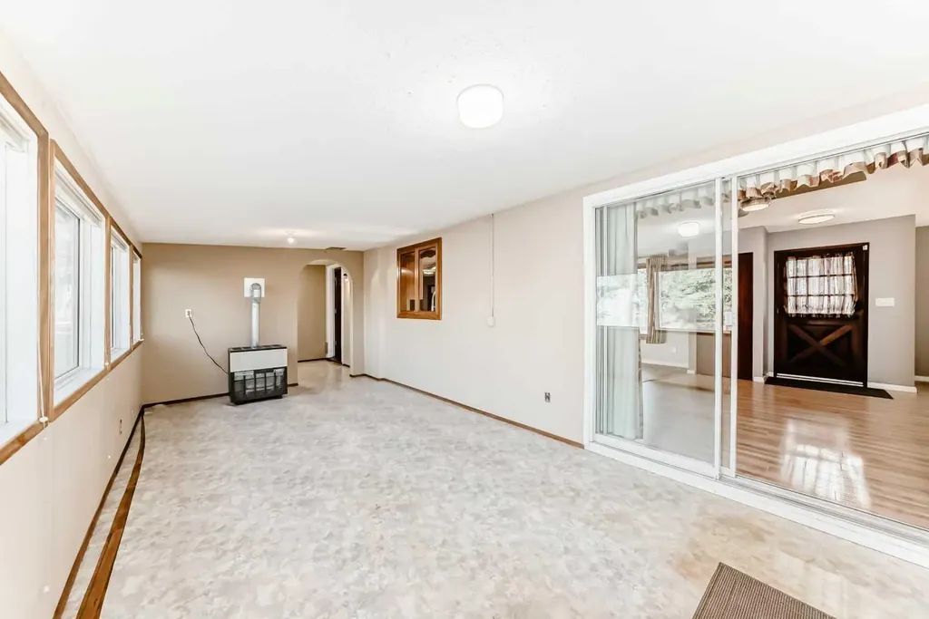 32276 Highway 2 A Rural Mountain View County AB T4H 1T8