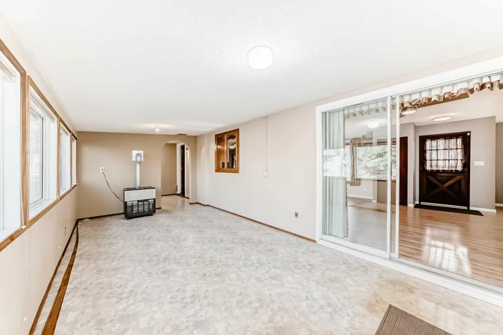 32276 Highway 2 A Rural Mountain View County AB T4H 1T8