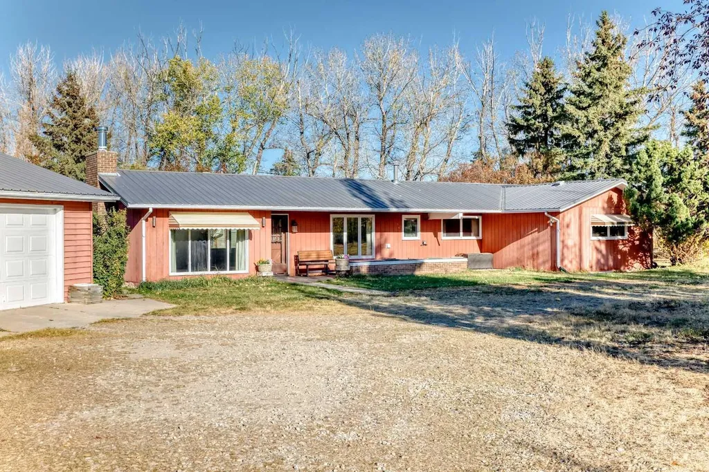32276 Highway 2 A Rural Mountain View County AB T4H 1T8