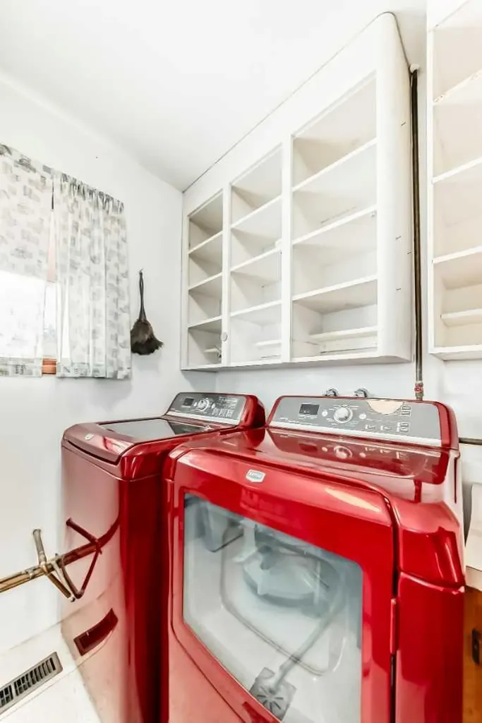 32276 Highway 2 A Rural Mountain View County AB T4H 1T8