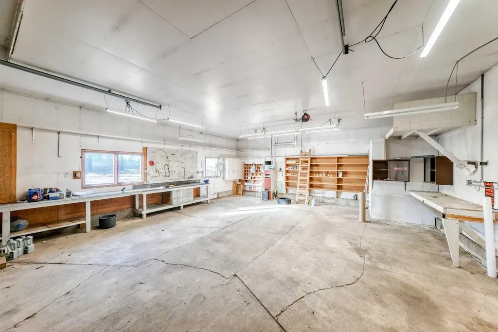32276 Highway 2 A Rural Mountain View County AB T4H 1T8