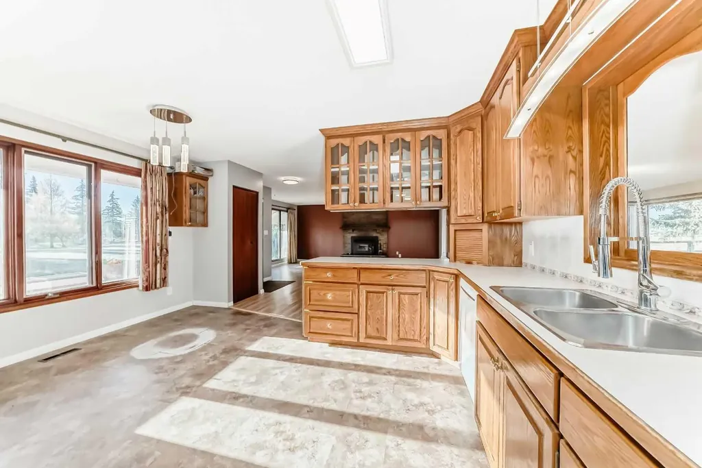32276 Highway 2 A Rural Mountain View County AB T4H 1T8