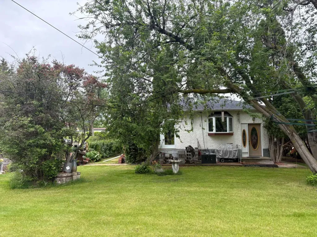 4811 52 Street Innisfree AB T0B 2G0