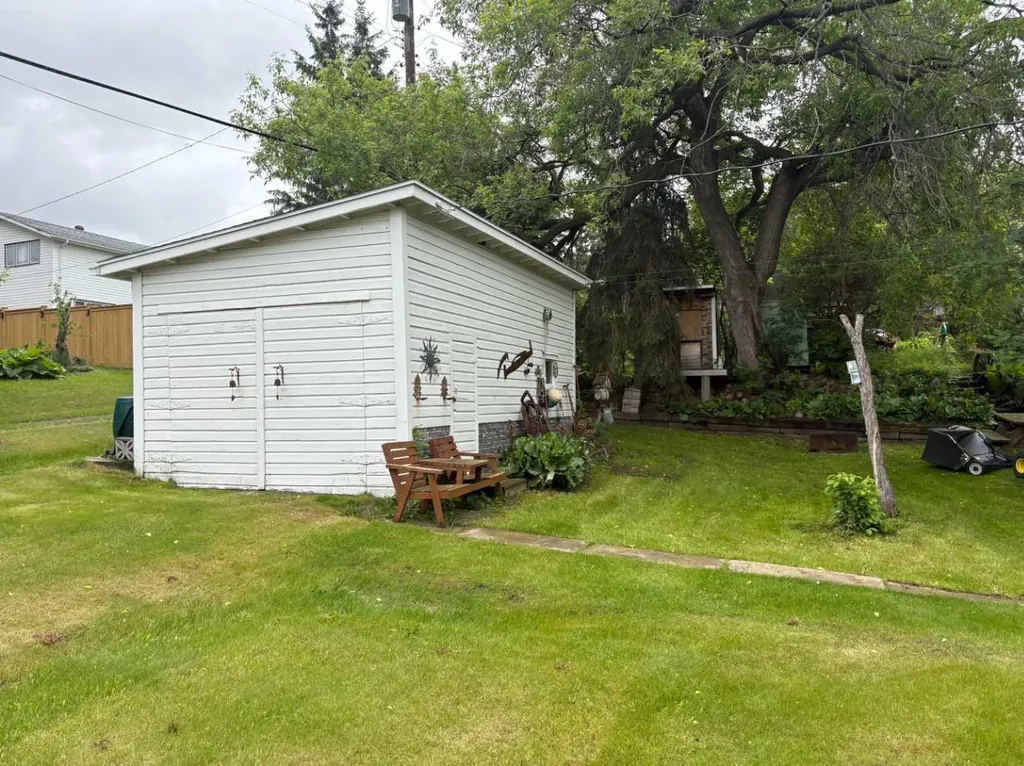 4811 52 Street Innisfree AB T0B 2G0