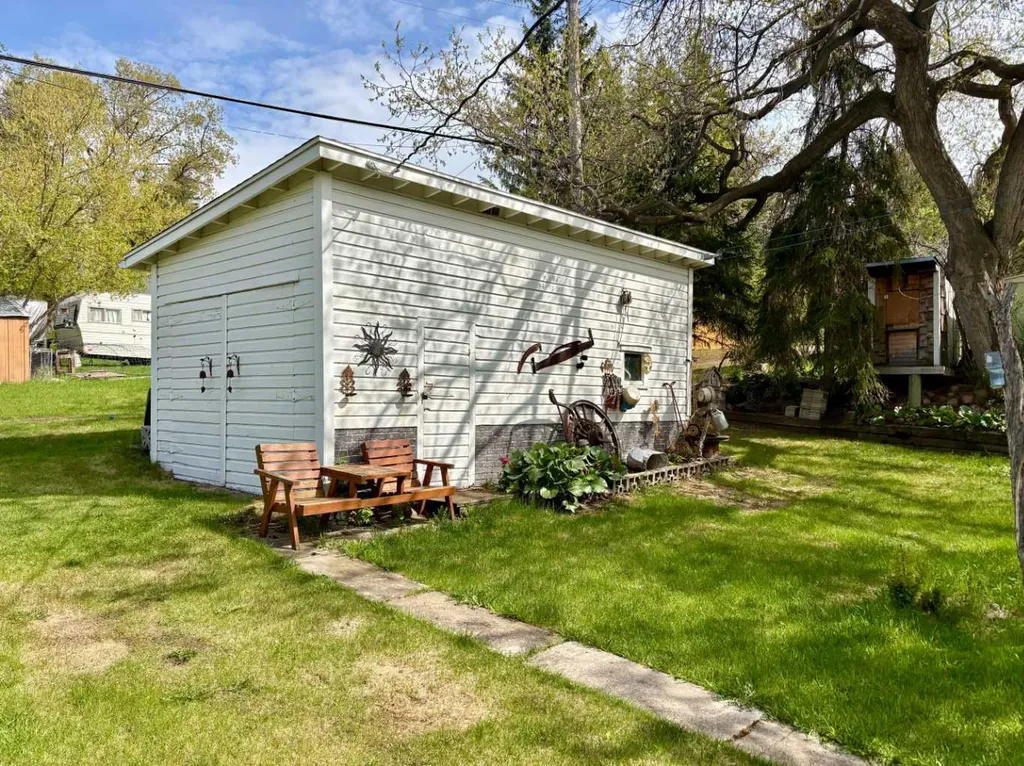 4811 52 Street Innisfree AB T0B 2G0
