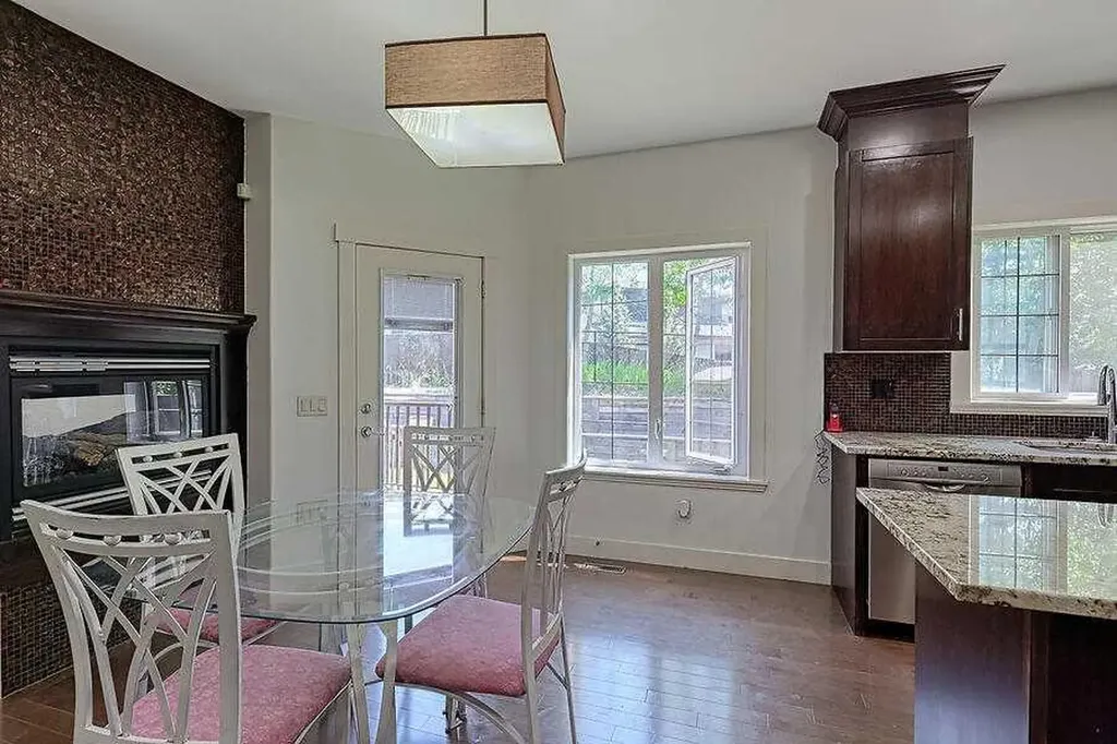 16 Rockcliff Point NW Calgary AB T3G 5Z4