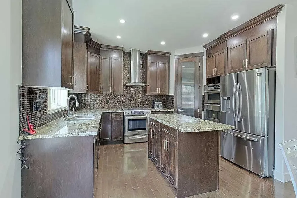 16 Rockcliff Point NW Calgary AB T3G 5Z4