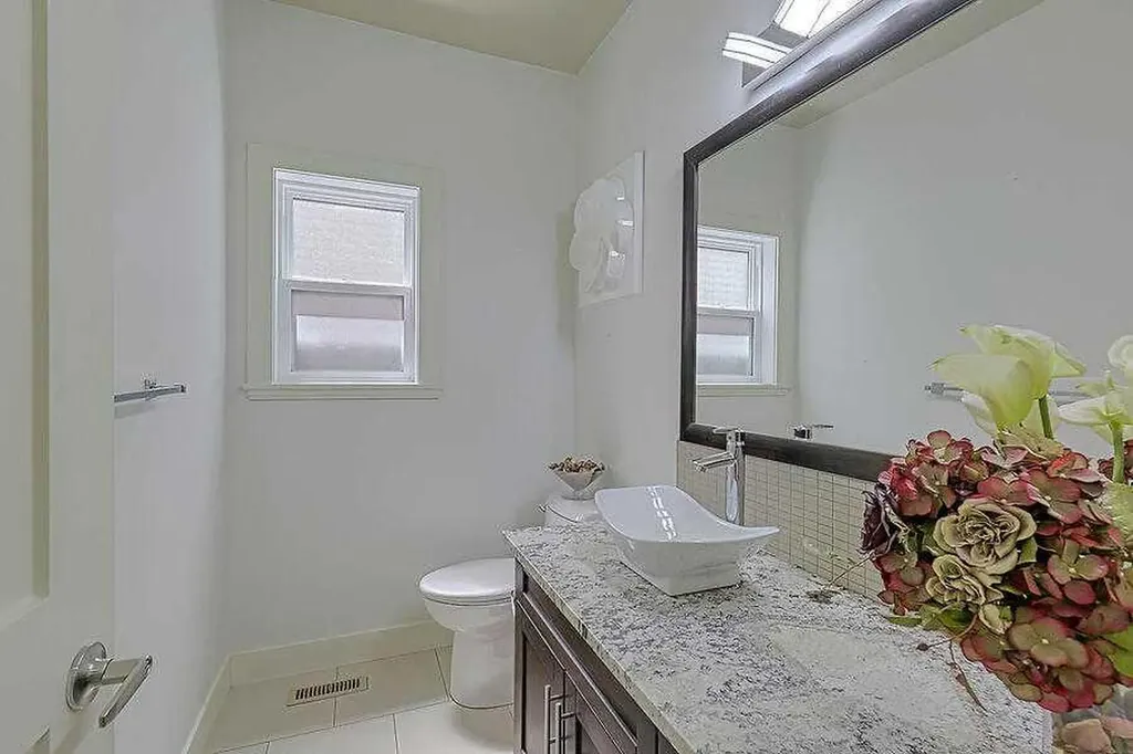 16 Rockcliff Point NW Calgary AB T3G 5Z4