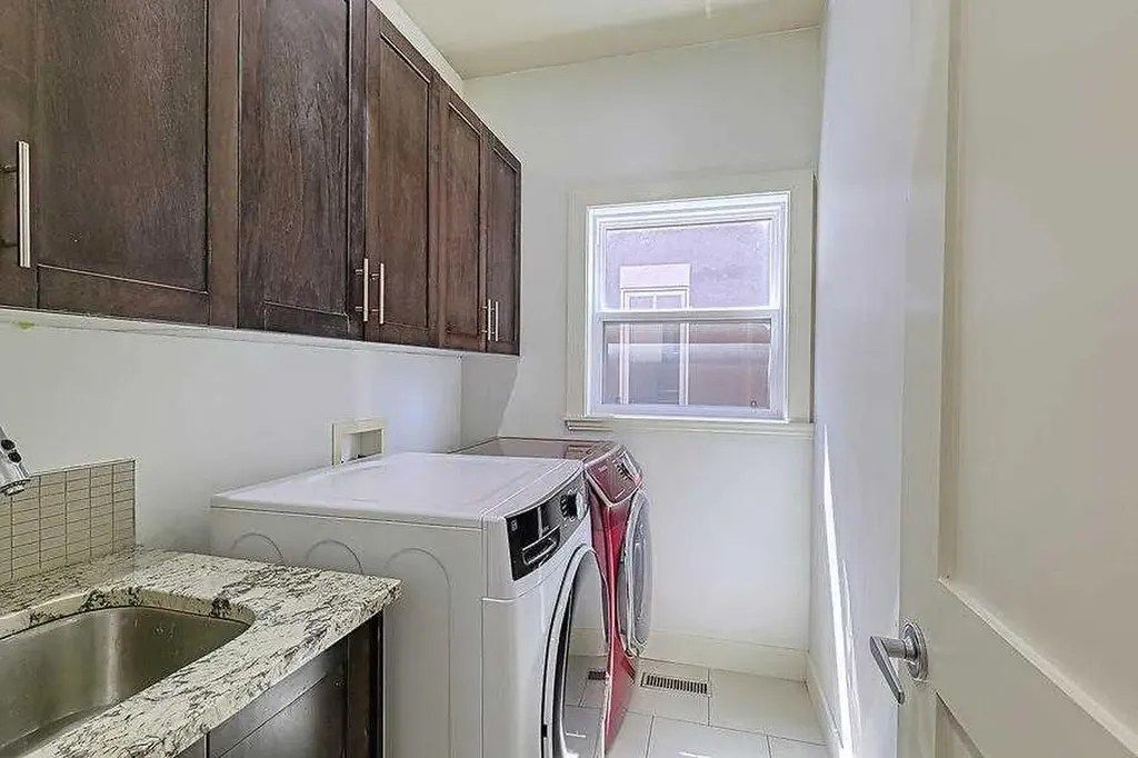 16 Rockcliff Point NW Calgary AB T3G 5Z4