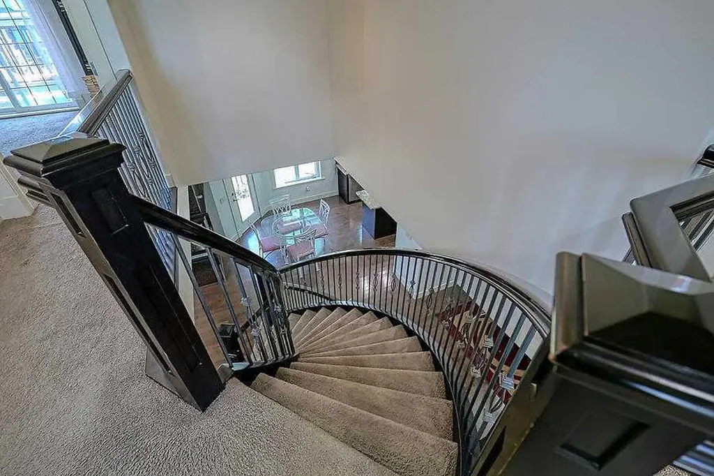 16 Rockcliff Point NW Calgary AB T3G 5Z4