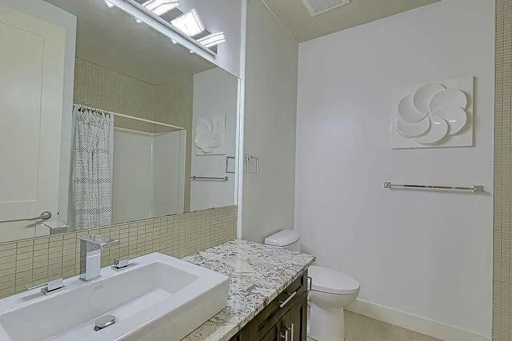 16 Rockcliff Point NW Calgary AB T3G 5Z4
