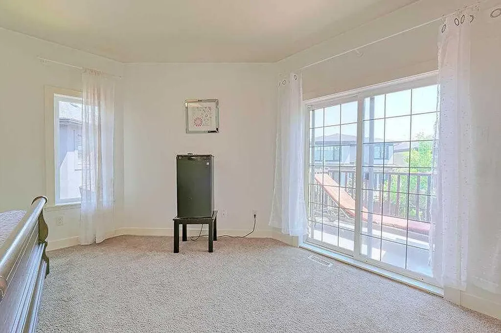 16 Rockcliff Point NW Calgary AB T3G 5Z4