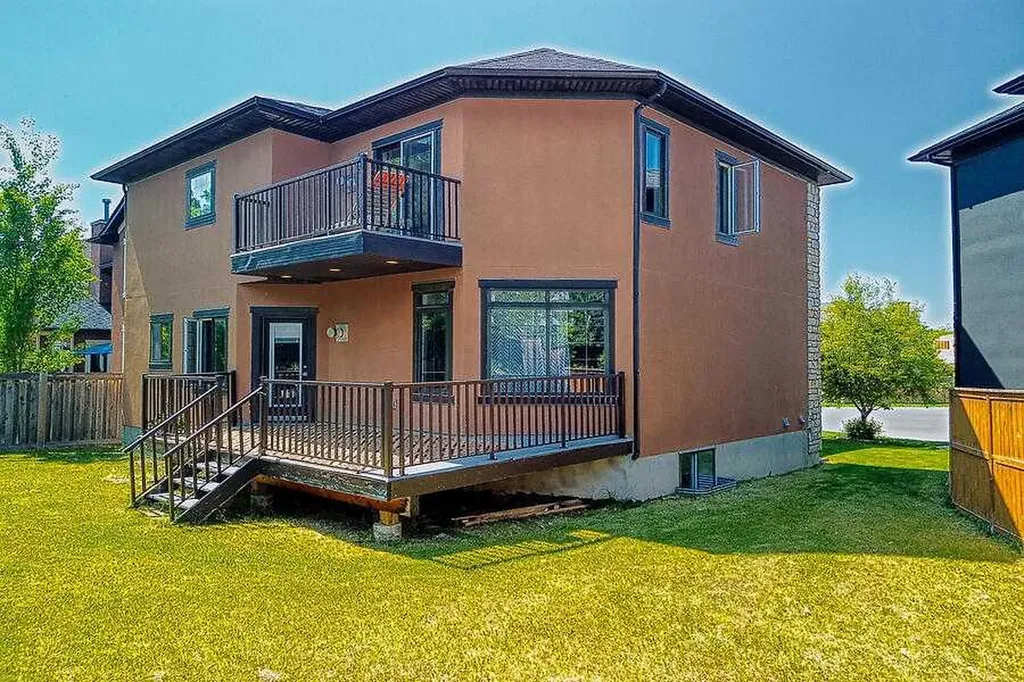 16 Rockcliff Point NW Calgary AB T3G 5Z4