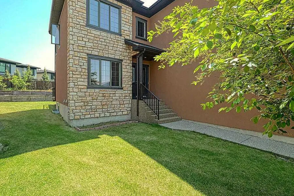 16 Rockcliff Point NW Calgary AB T3G 5Z4