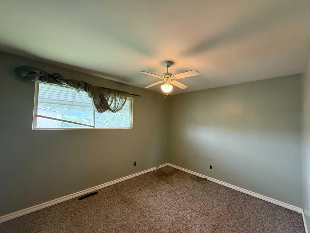 9507 89 Avenue Peace River AB T8S 1G7