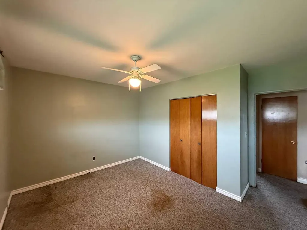 9507 89 Avenue Peace River AB T8S 1G7
