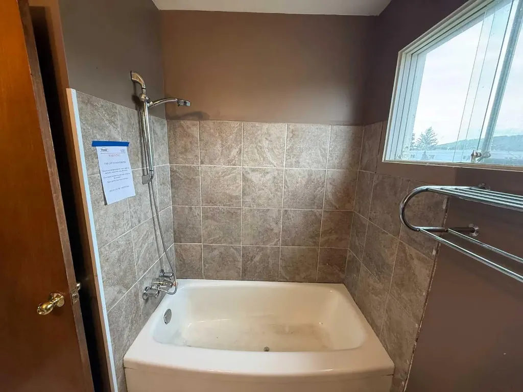 9507 89 Avenue Peace River AB T8S 1G7