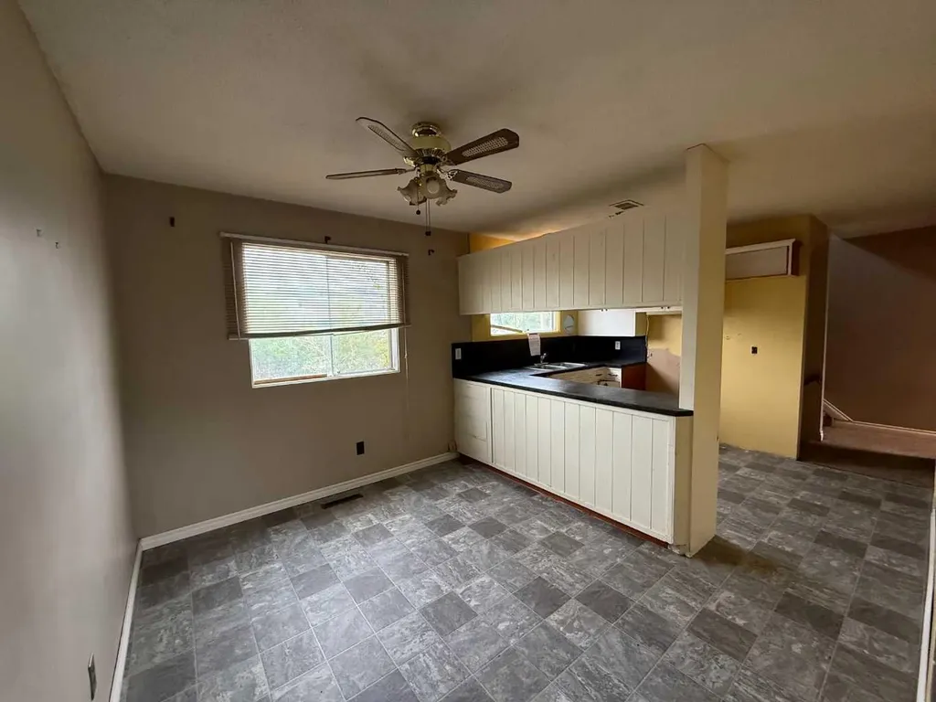 9507 89 Avenue Peace River AB T8S 1G7