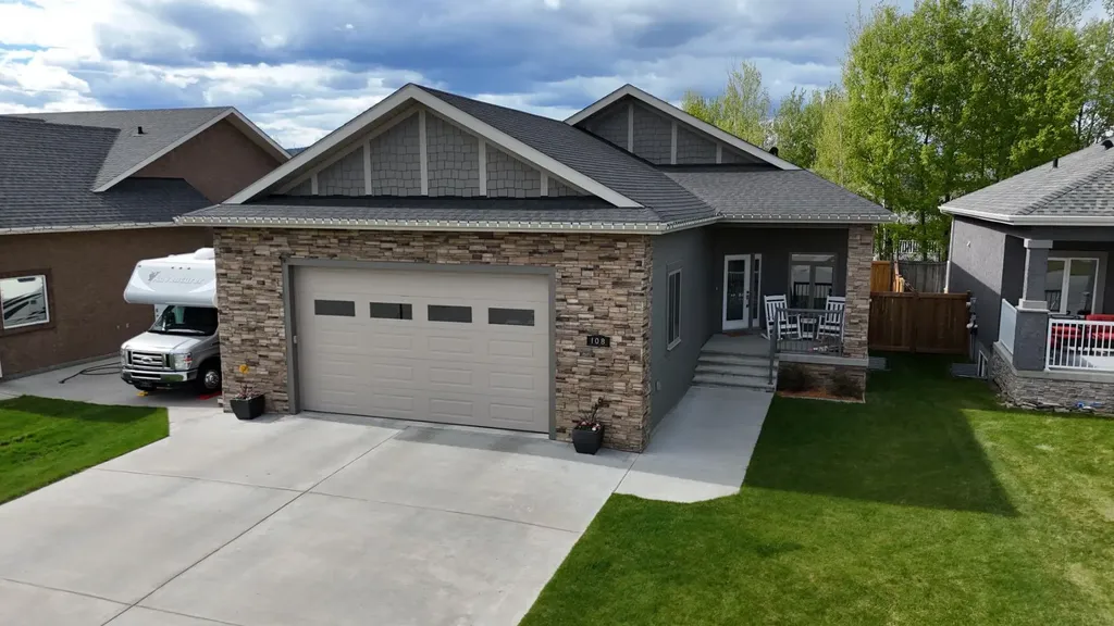 108 Trestle Place Hinton AB T7V0B8