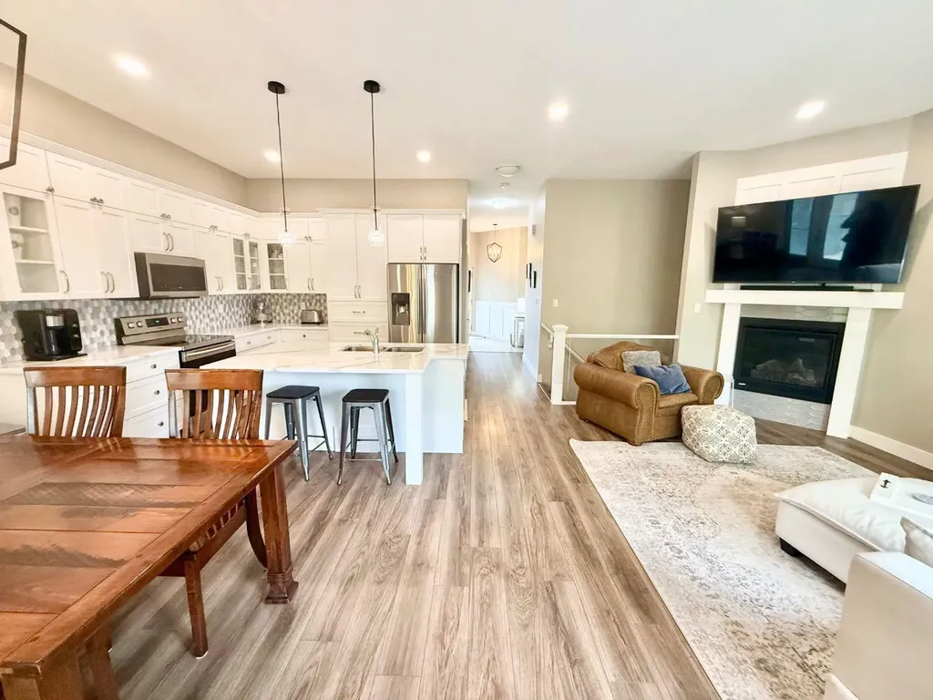 108 Trestle Place Hinton AB T7V0B8
