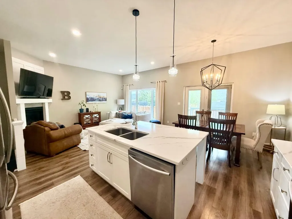 108 Trestle Place Hinton AB T7V0B8
