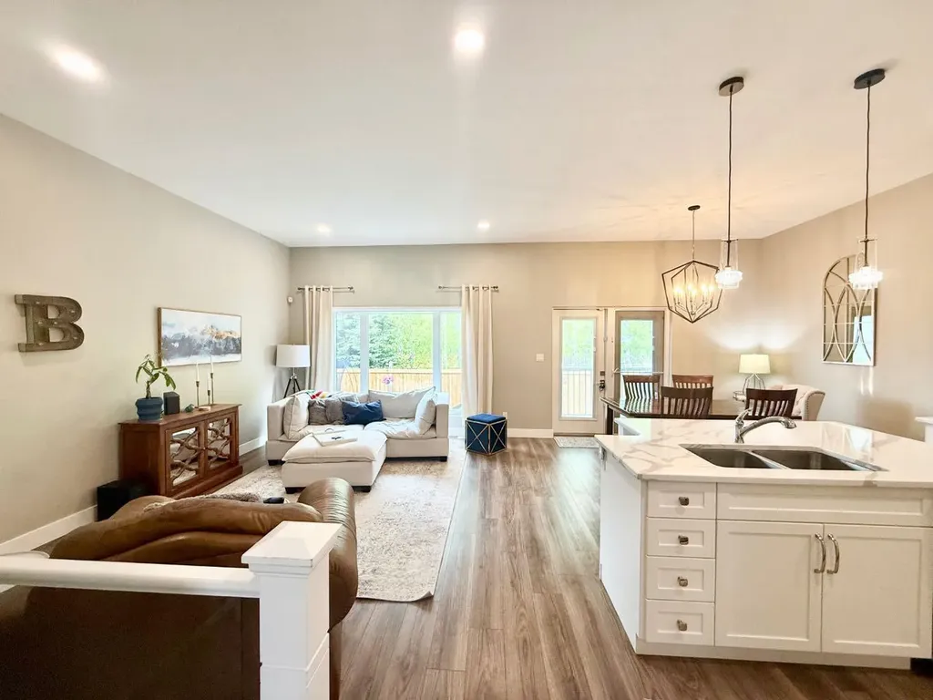 108 Trestle Place Hinton AB T7V0B8