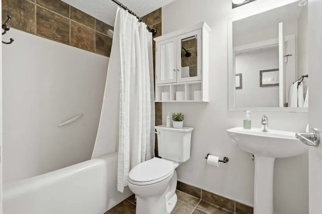 532 5 Avenue NE Calgary AB T2E 0L2