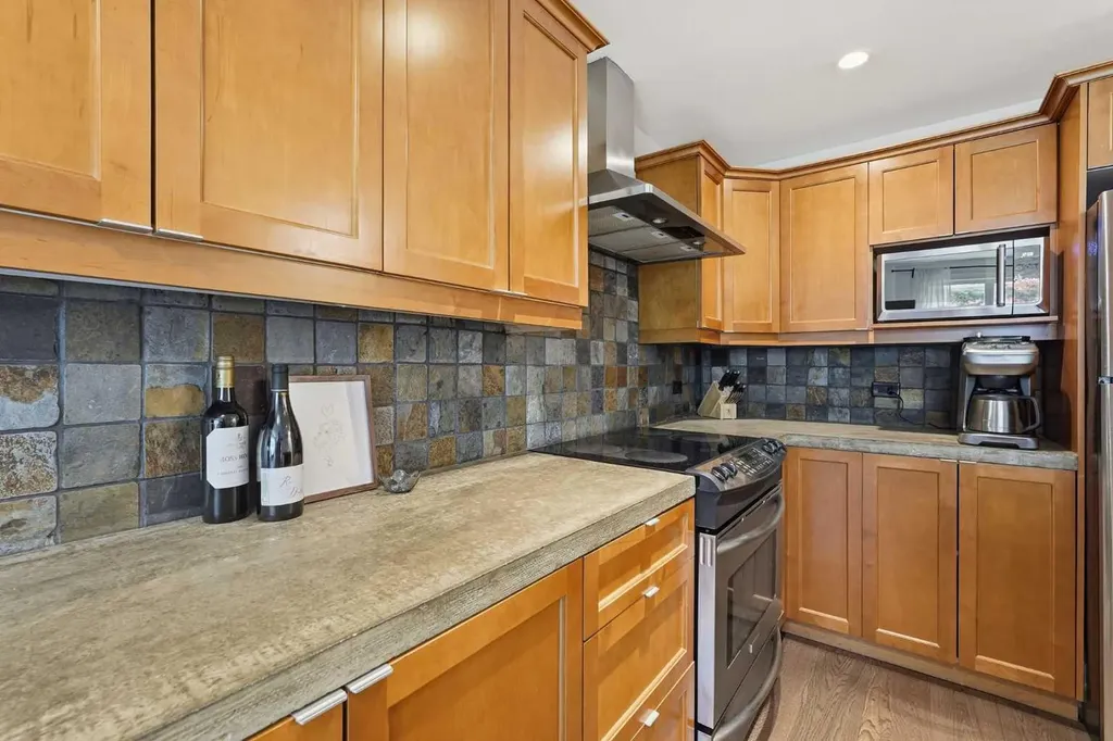 532 5 Avenue NE Calgary AB T2E 0L2