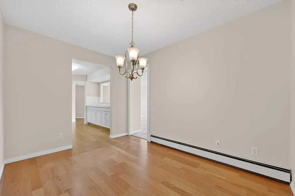 9449 19 Street SW Calgary AB T2V 5J8