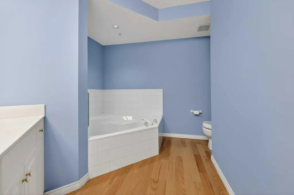 9449 19 Street SW Calgary AB T2V 5J8