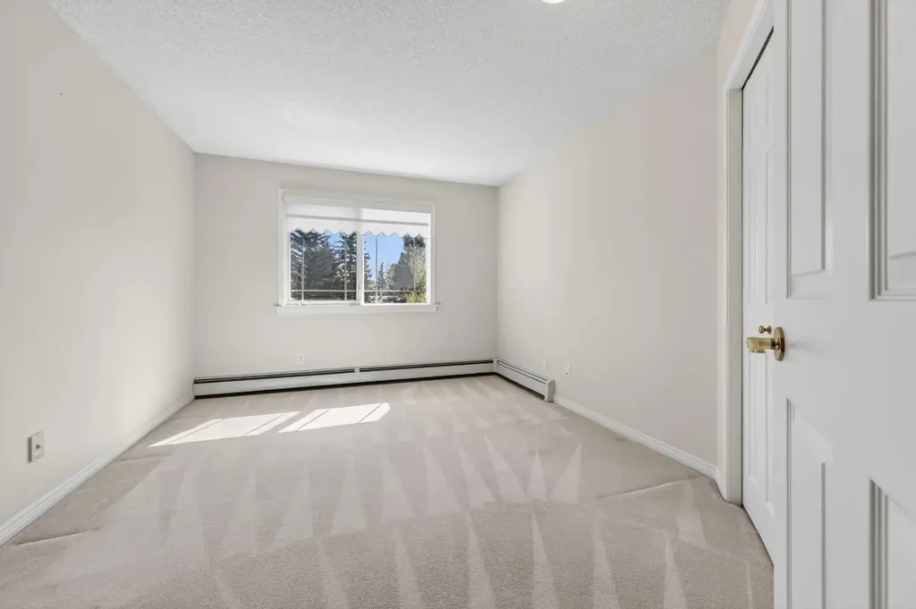 9449 19 Street SW Calgary AB T2V 5J8