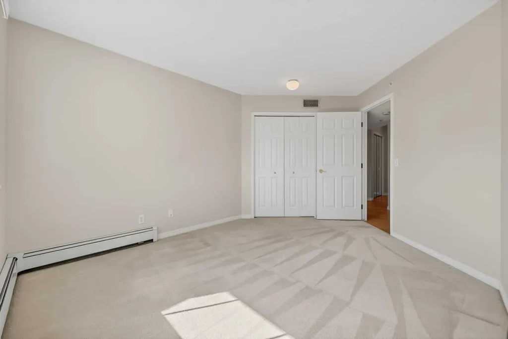 9449 19 Street SW Calgary AB T2V 5J8