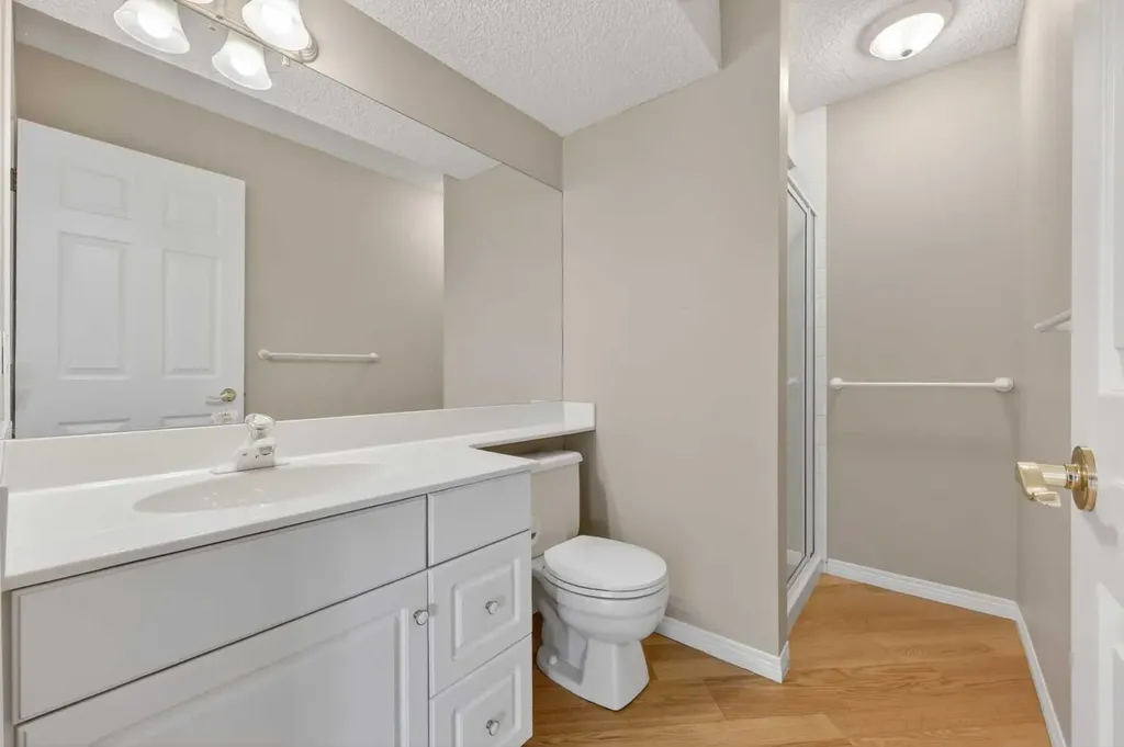9449 19 Street SW Calgary AB T2V 5J8