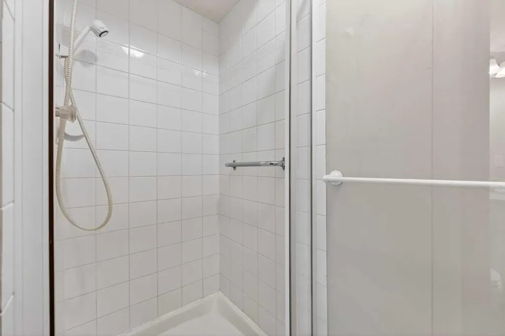 9449 19 Street SW Calgary AB T2V 5J8