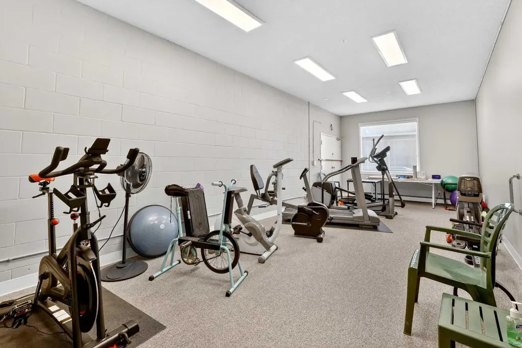 9449 19 Street SW Calgary AB T2V 5J8