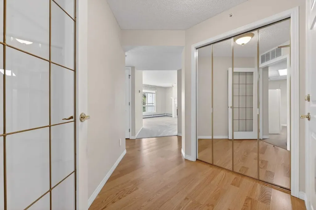 9449 19 Street SW Calgary AB T2V 5J8