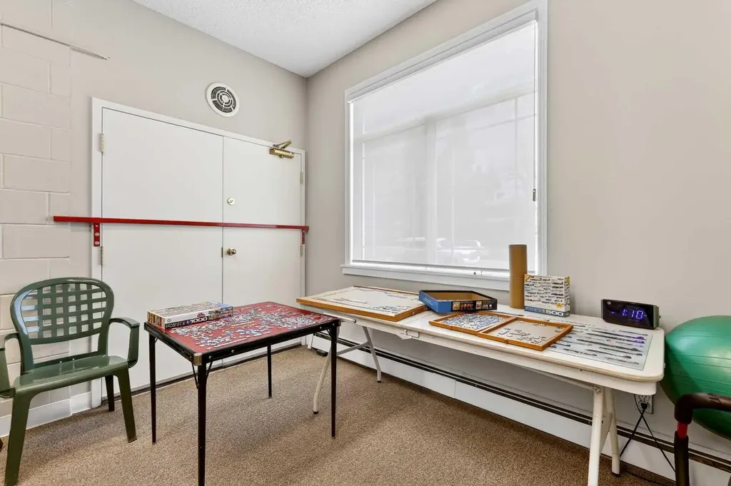 9449 19 Street SW Calgary AB T2V 5J8