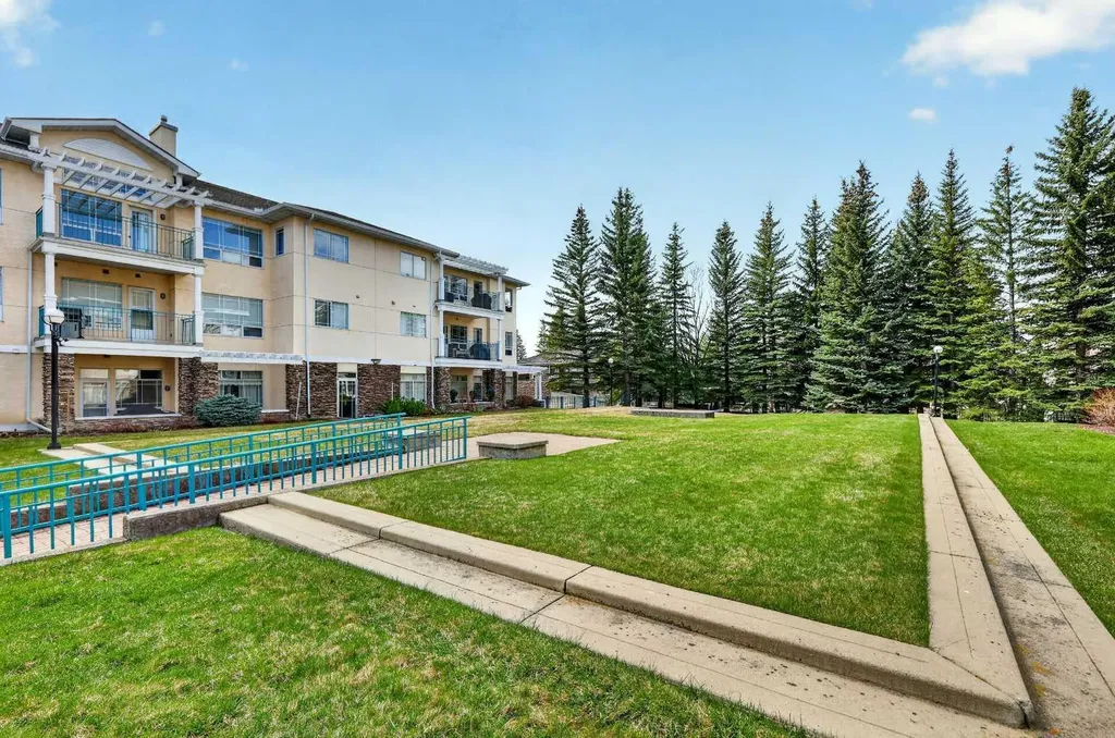9449 19 Street SW Calgary AB T2V 5J8
