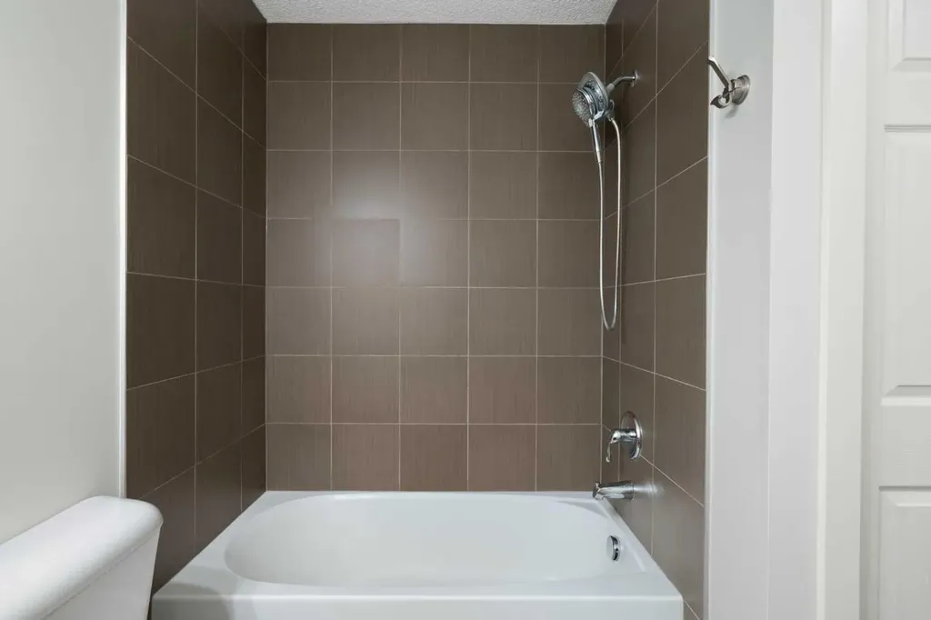 3950 46 Avenue NW Calgary AB T3A0P9