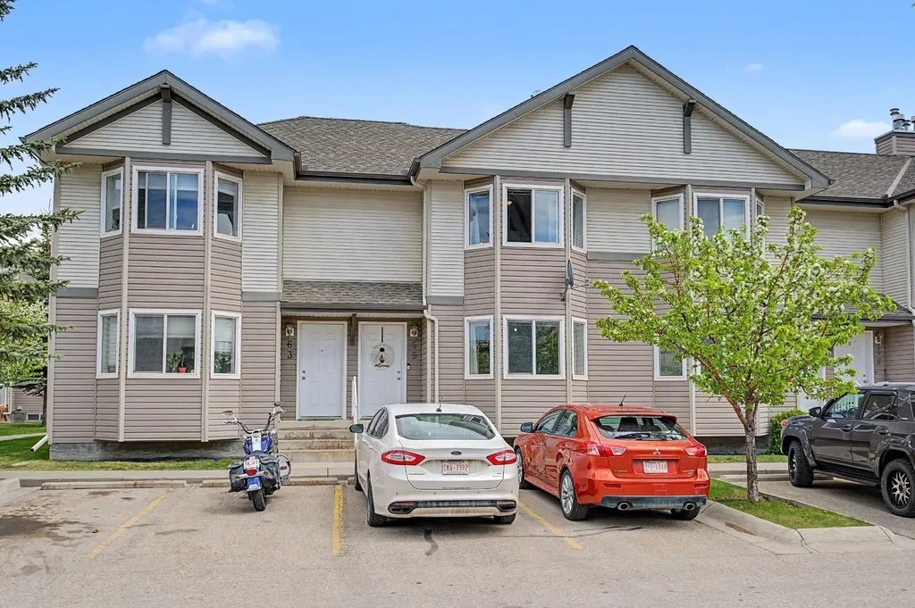 65 Royal Birch Villas NW Calgary AB T3G 5V2