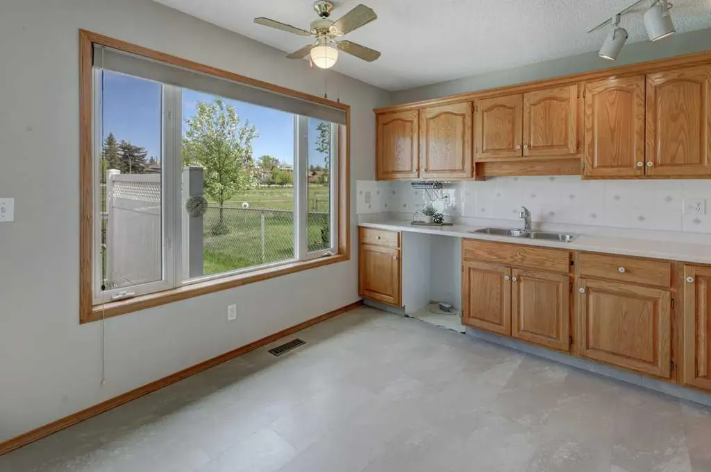 12 Parklane Place Strathmore AB T1P 1K7
