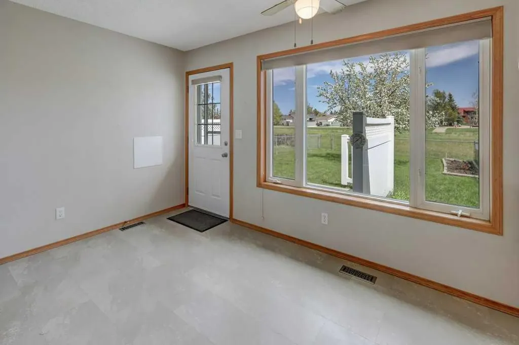 12 Parklane Place Strathmore AB T1P 1K7