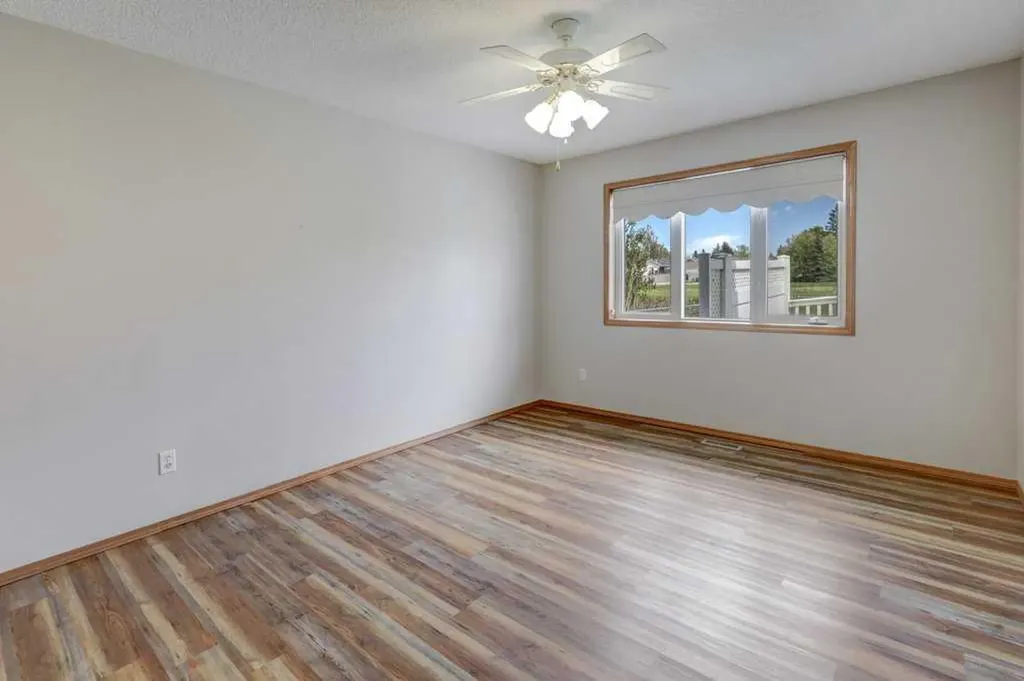 12 Parklane Place Strathmore AB T1P 1K7