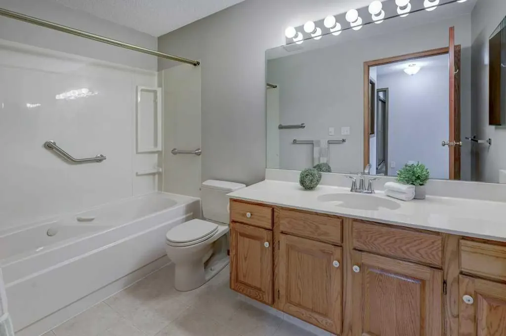 12 Parklane Place Strathmore AB T1P 1K7