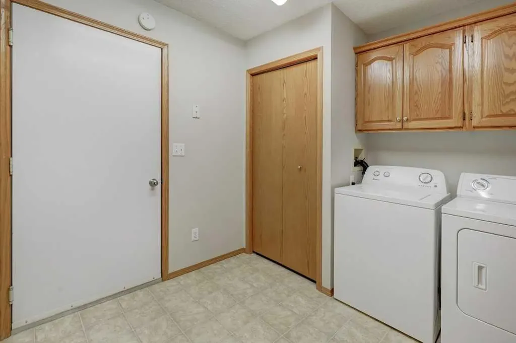 12 Parklane Place Strathmore AB T1P 1K7