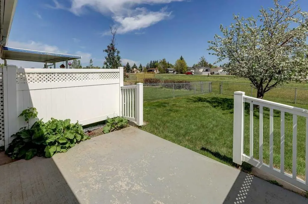 12 Parklane Place Strathmore AB T1P 1K7