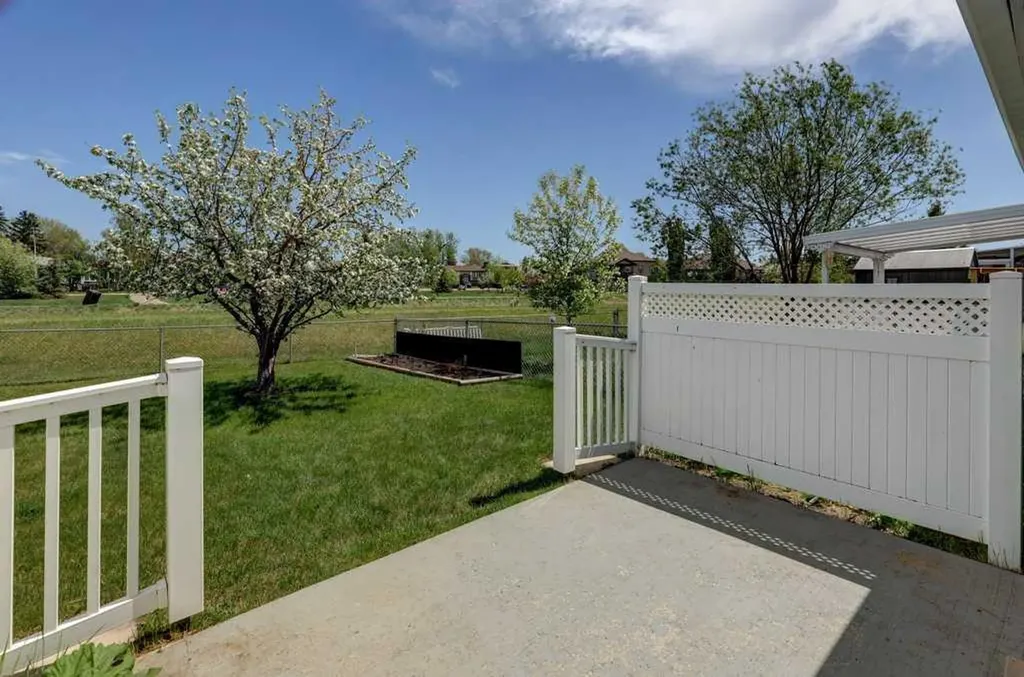 12 Parklane Place Strathmore AB T1P 1K7