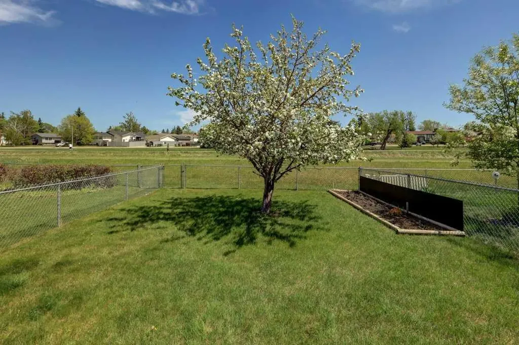 12 Parklane Place Strathmore AB T1P 1K7