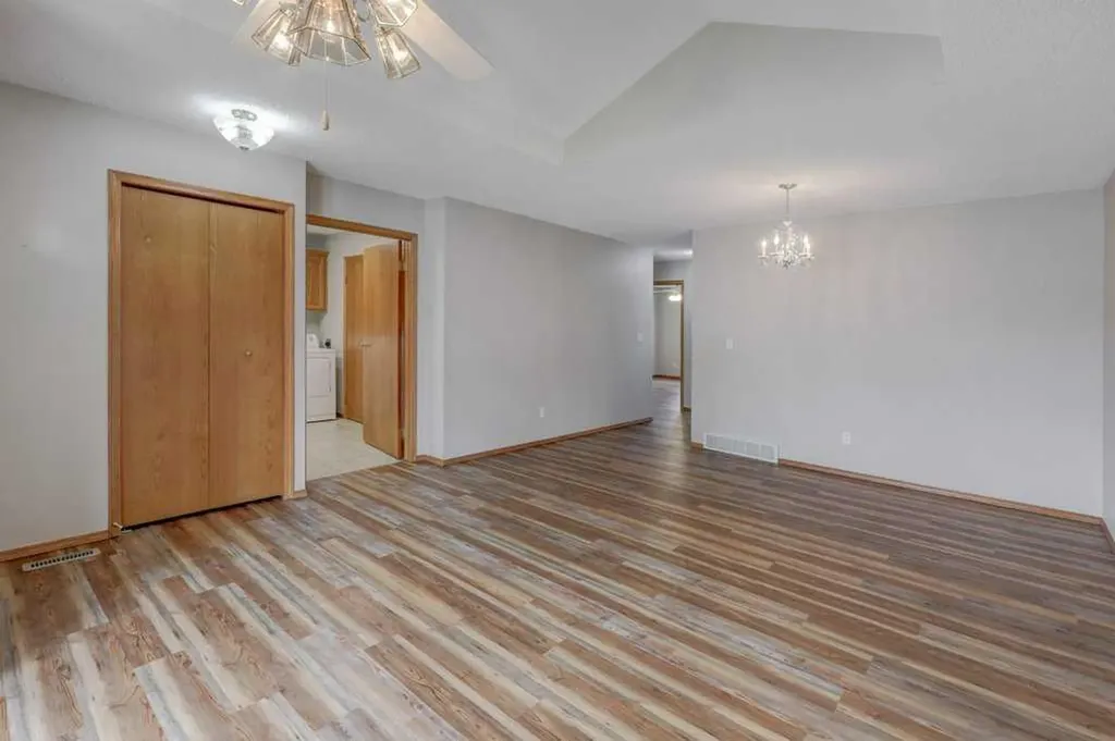 12 Parklane Place Strathmore AB T1P 1K7