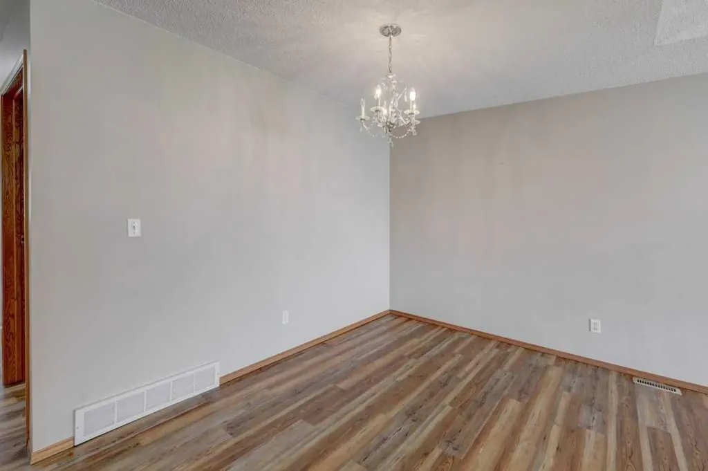 12 Parklane Place Strathmore AB T1P 1K7